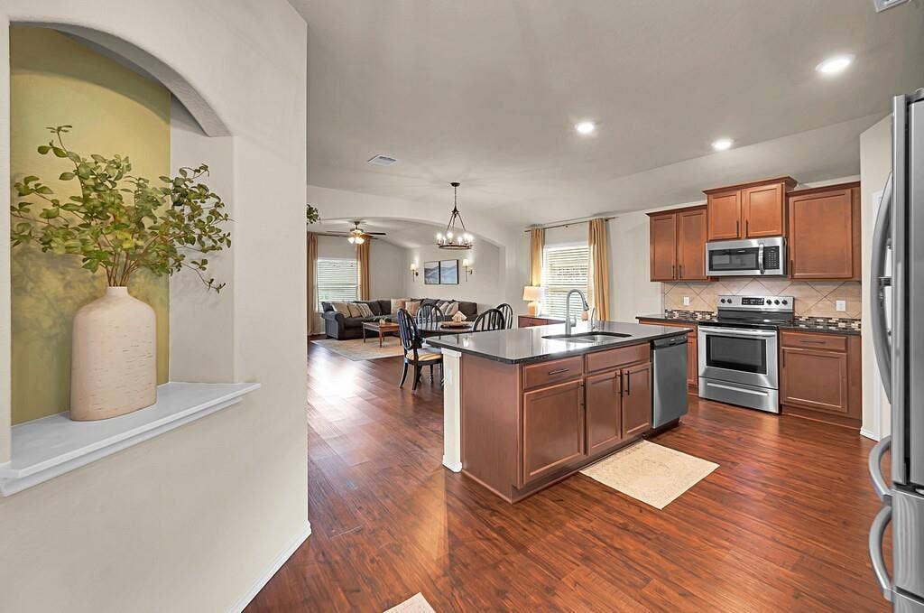 3200 Keathley Drive, Lorena, TX 76655 3200 Keathley Drive, Lorena, TX 76655