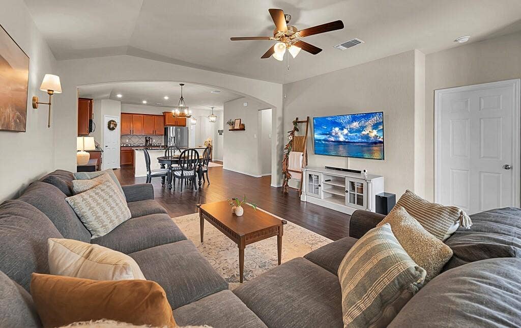 3200 Keathley Drive, Lorena, TX 76655 3200 Keathley Drive, Lorena, TX 76655