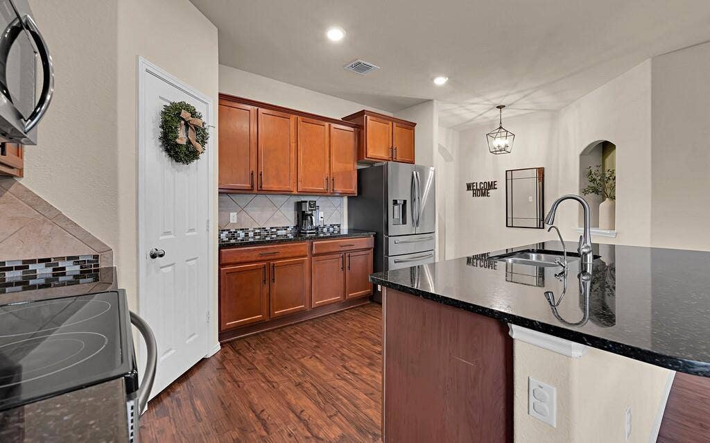 3200 Keathley Drive, Lorena, TX 76655 3200 Keathley Drive, Lorena, TX 76655