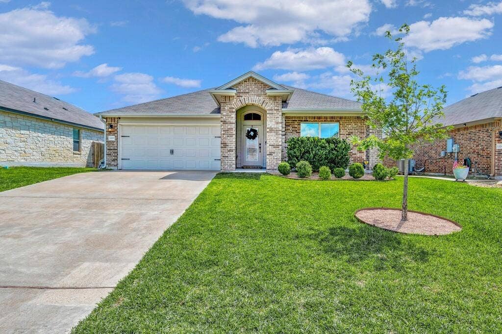 3200 Keathley Drive, Lorena, TX 76655 3200 Keathley Drive, Lorena, TX 76655