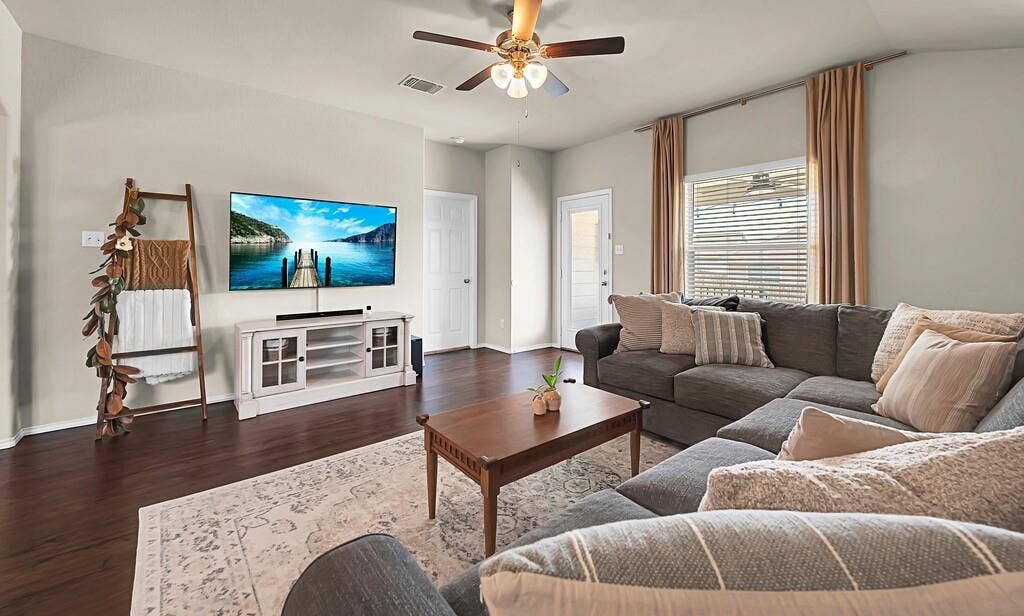 3200 Keathley Drive, Lorena, TX 76655 3200 Keathley Drive, Lorena, TX 76655