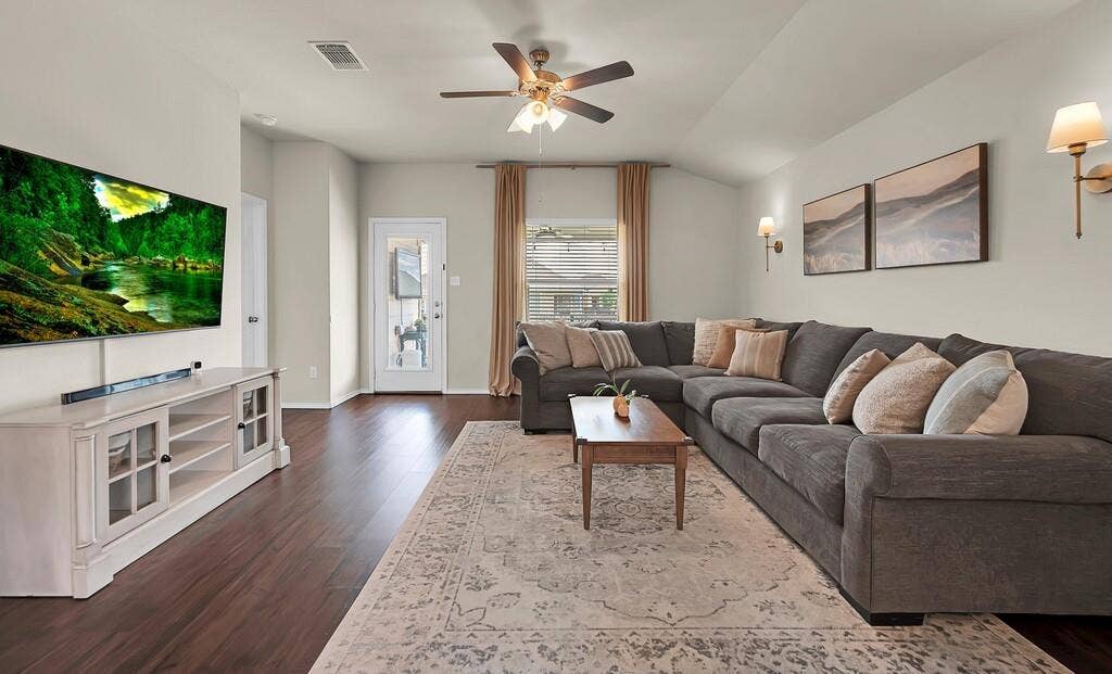 3200 Keathley Drive, Lorena, TX 76655 3200 Keathley Drive, Lorena, TX 76655