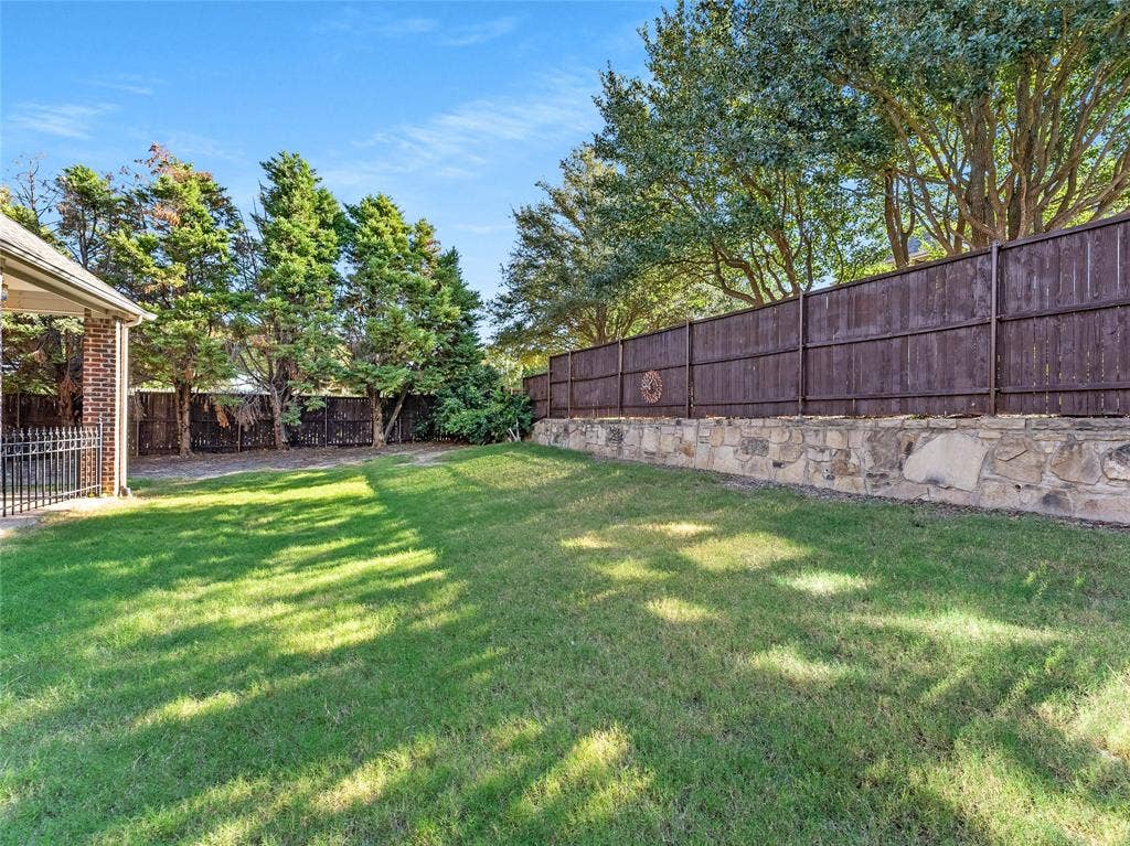 1604 Litchfield Drive, McKinney, TX 75071 1604 Litchfield Drive, McKinney, TX 75071