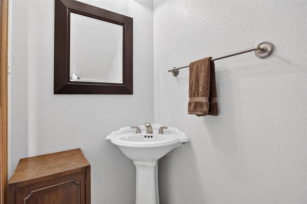 3241 Howard Road, Waxahachie, TX 75165 3241 Howard Road, Waxahachie, TX 75165