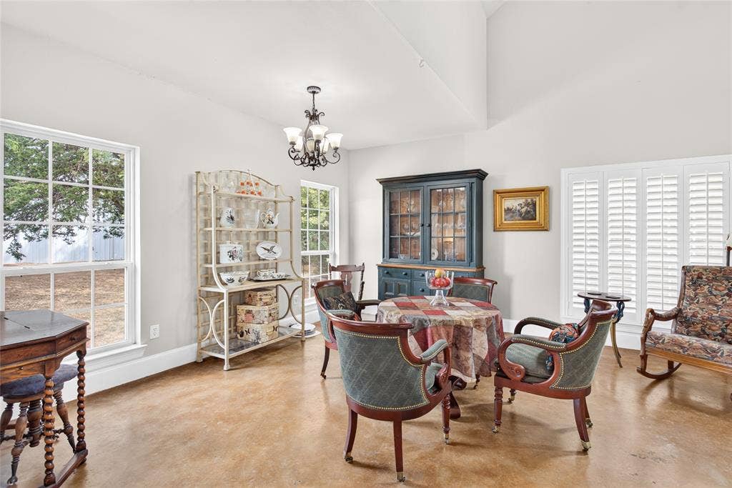 3241 Howard Road, Waxahachie, TX 75165 3241 Howard Road, Waxahachie, TX 75165
