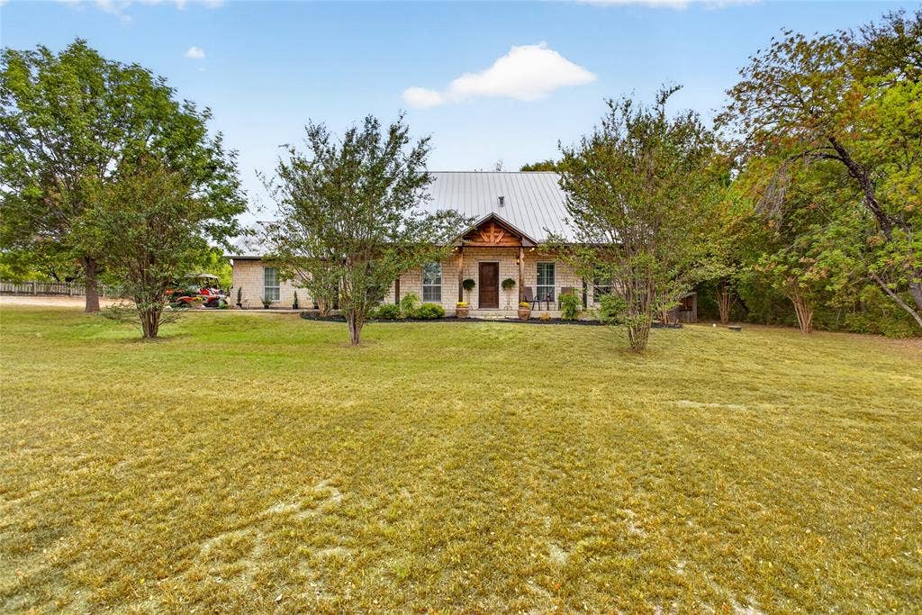 3241 Howard Road, Waxahachie, TX 75165 3241 Howard Road, Waxahachie, TX 75165