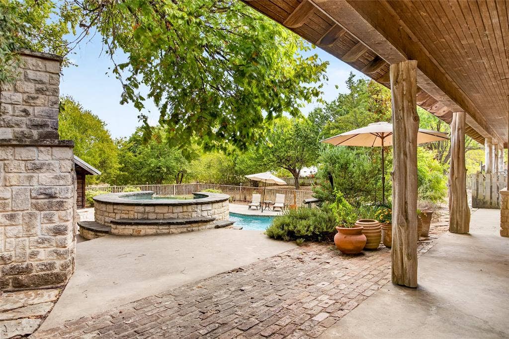 3241 Howard Road, Waxahachie, TX 75165 3241 Howard Road, Waxahachie, TX 75165