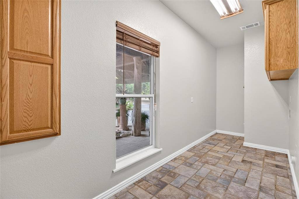 3241 Howard Road, Waxahachie, TX 75165 3241 Howard Road, Waxahachie, TX 75165