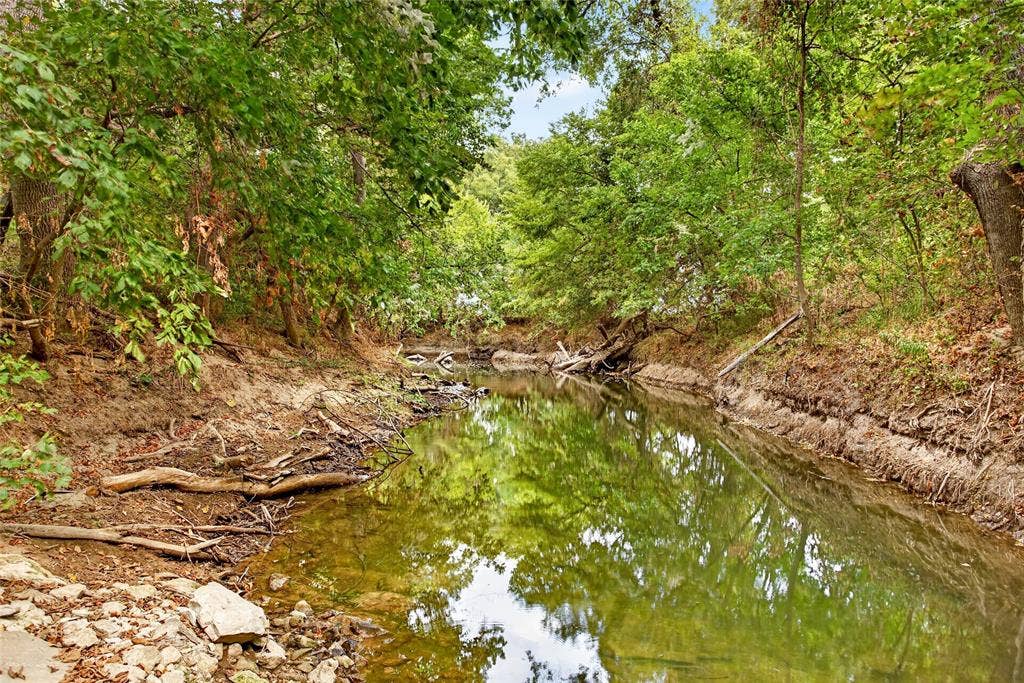 3241 Howard Road, Waxahachie, TX 75165 3241 Howard Road, Waxahachie, TX 75165