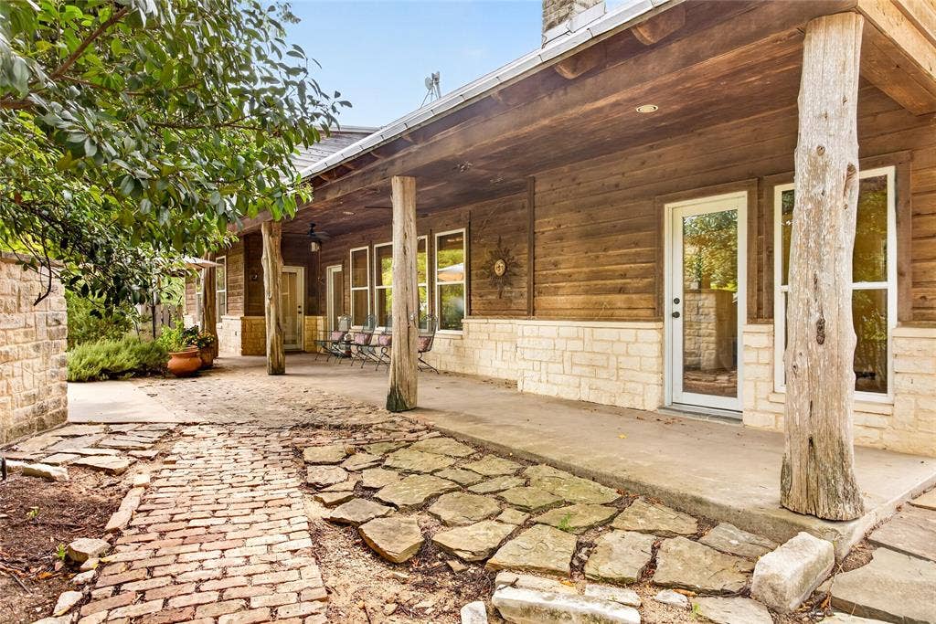 3241 Howard Road, Waxahachie, TX 75165 3241 Howard Road, Waxahachie, TX 75165