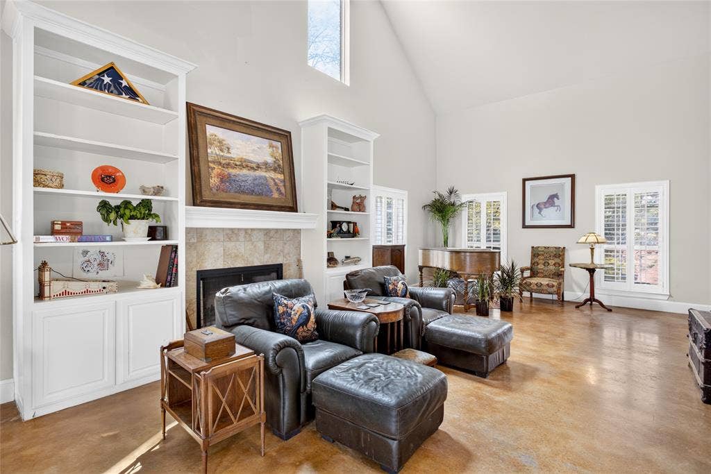 3241 Howard Road, Waxahachie, TX 75165 3241 Howard Road, Waxahachie, TX 75165