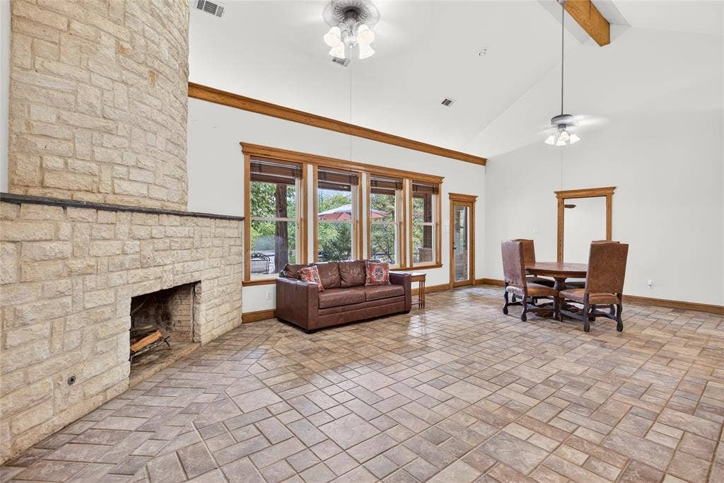 3241 Howard Road, Waxahachie, TX 75165 3241 Howard Road, Waxahachie, TX 75165