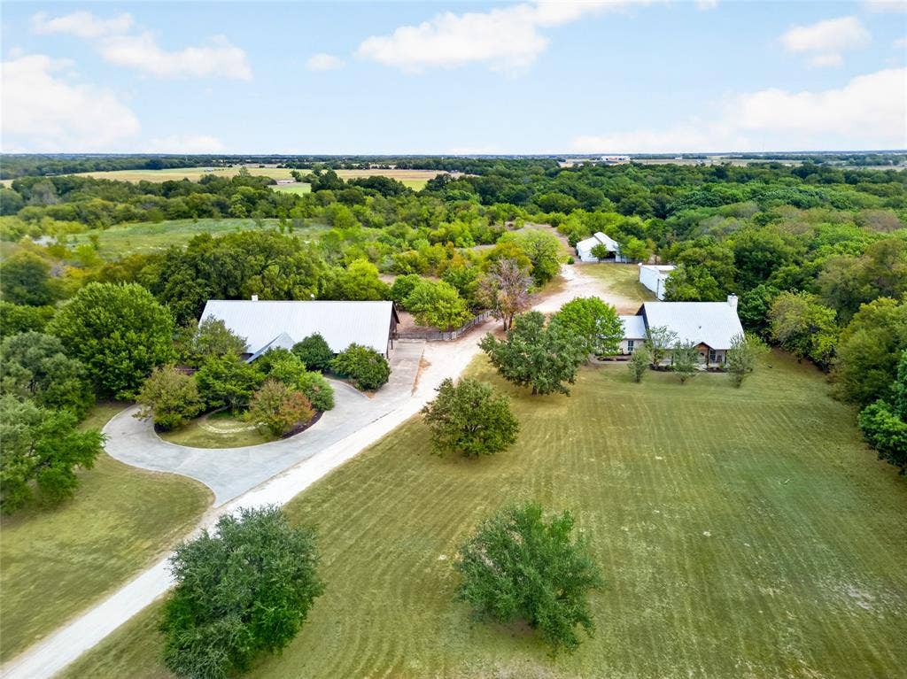 3241 Howard Road, Waxahachie, TX 75165 3241 Howard Road, Waxahachie, TX 75165