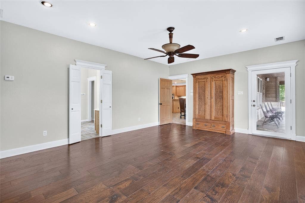 3241 Howard Road, Waxahachie, TX 75165 3241 Howard Road, Waxahachie, TX 75165