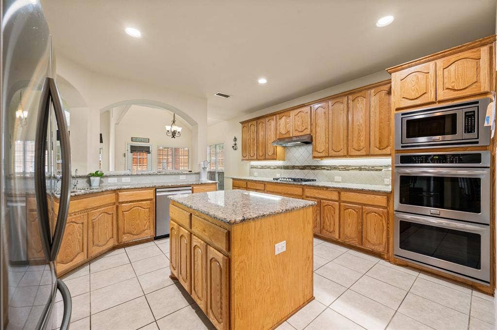 209 Chateau Avenue, Kennedale, TX 76060
