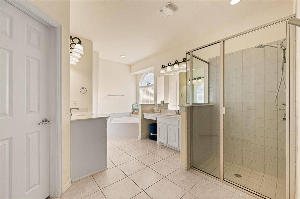 209 Chateau Avenue, Kennedale, TX 76060