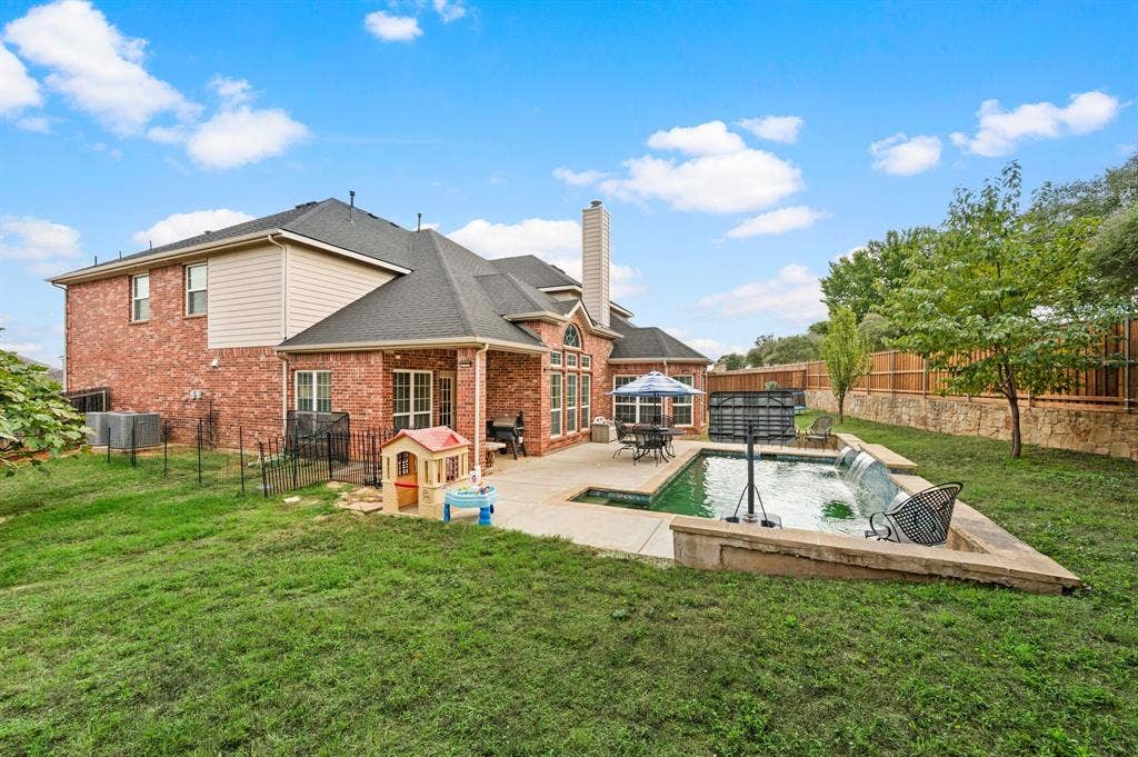 209 Chateau Avenue, Kennedale, TX 76060