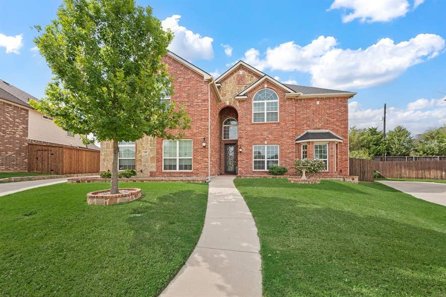 Property photo for 209 Chateau Avenue, Kennedale, TX