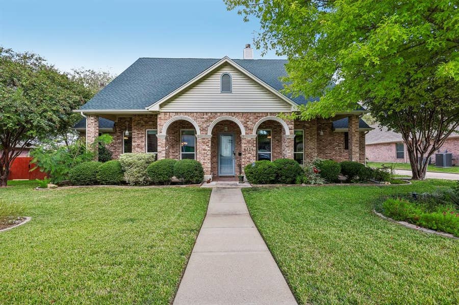 Property photo for 6324 Canyon Trail, Lake Worth, TX