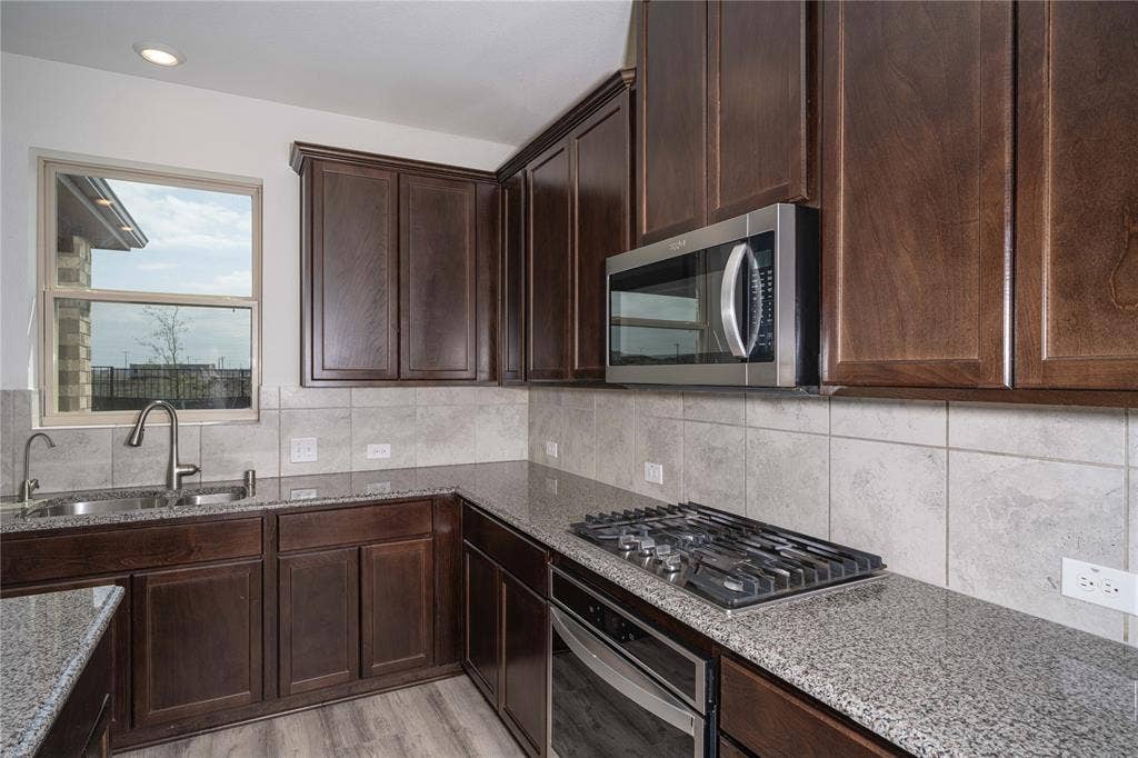 3508 Highland Bayou Drive, Prosper, TX 75078 Beautiful Granite Countertops & Gas Stove