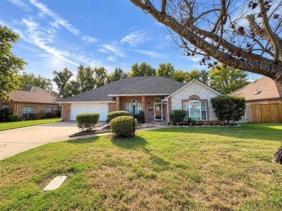 Property photo for 1018 Samuel Ln., Mount Pleasant, TX