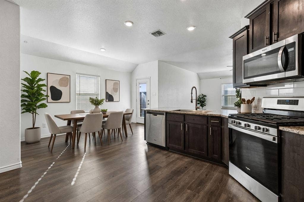 Virtually Staged kitchen/breakfast nook