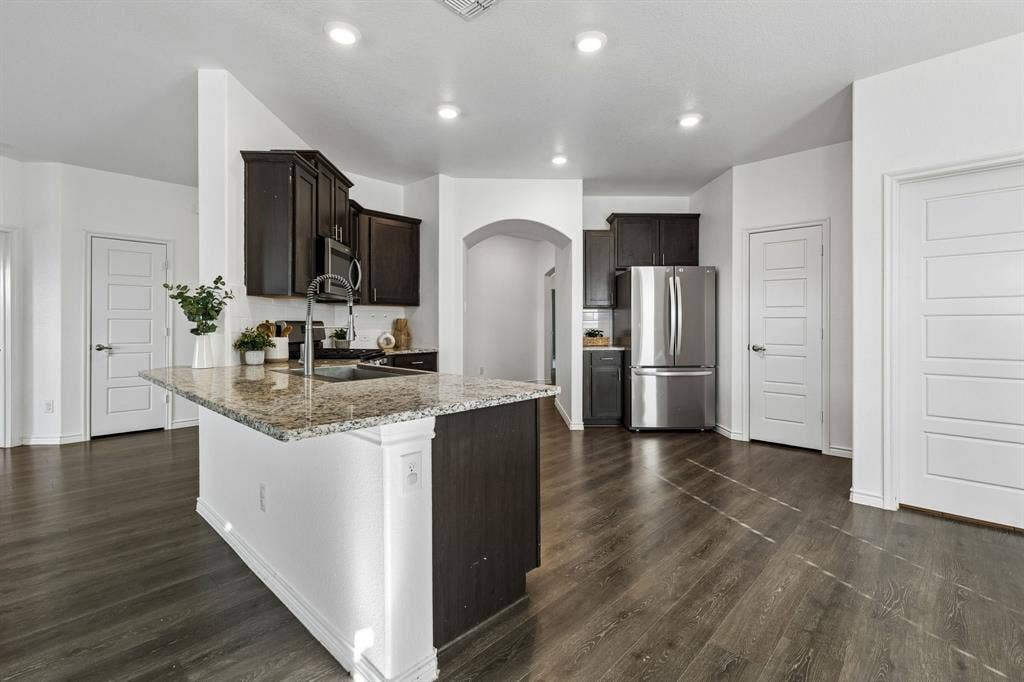kitchen and breakfast bar