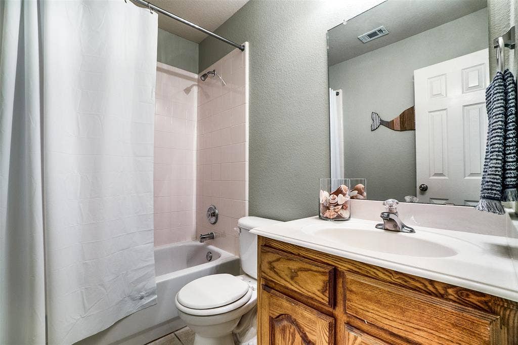 15555 Wrangler Drive, Frisco, TX 75035 15555 Wrangler Drive, Frisco, TX 75035