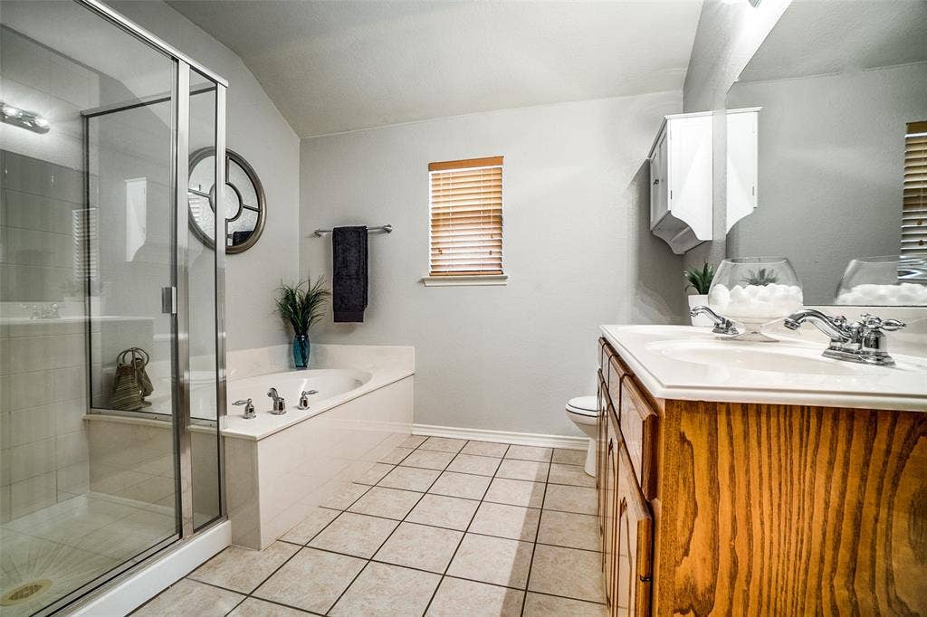 15555 Wrangler Drive, Frisco, TX 75035 15555 Wrangler Drive, Frisco, TX 75035
