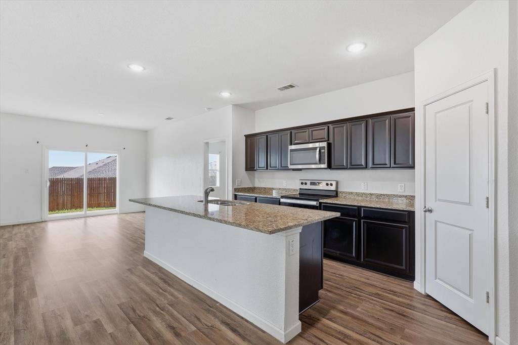 304 Sabine River Road, Glenn Heights, TX 75154