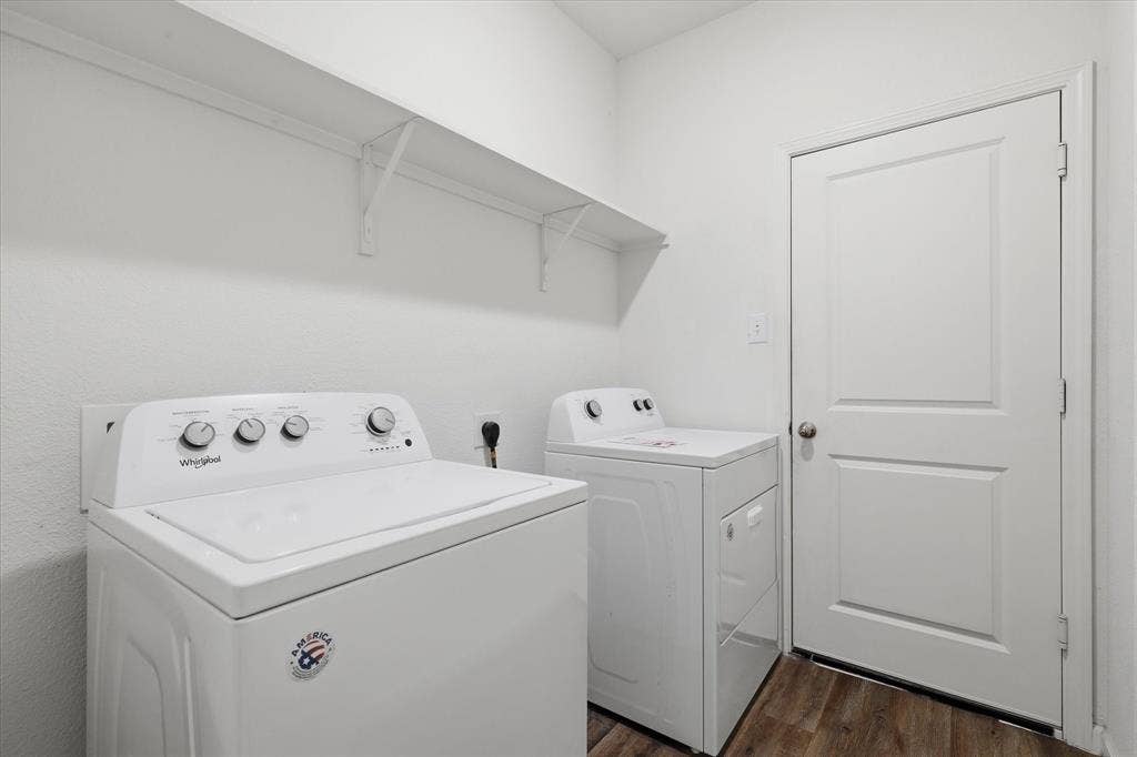Washer/Dryer Inclded