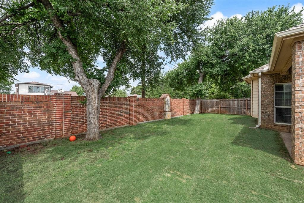 1404 Ashby Drive, Lewisville, TX 75067