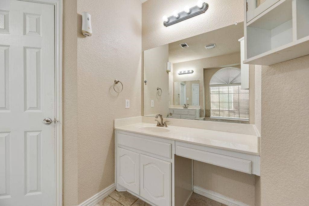 1404 Ashby Drive, Lewisville, TX 75067