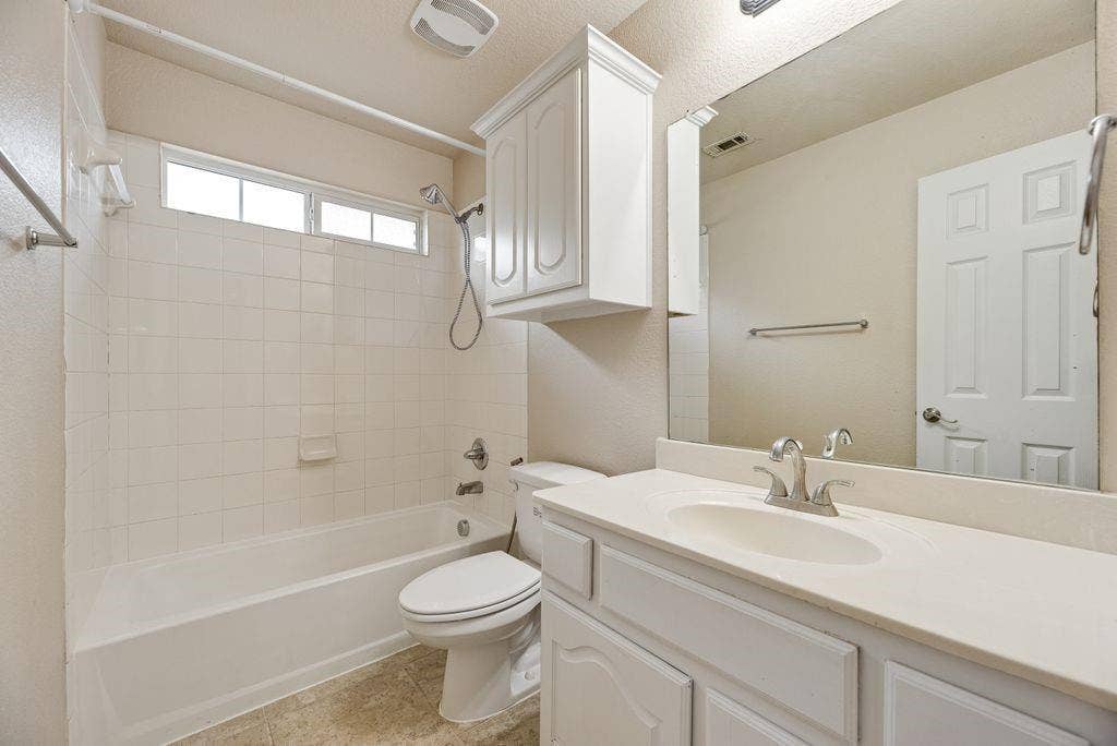 1404 Ashby Drive, Lewisville, TX 75067