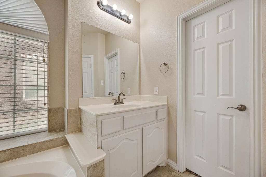 1404 Ashby Drive, Lewisville, TX 75067