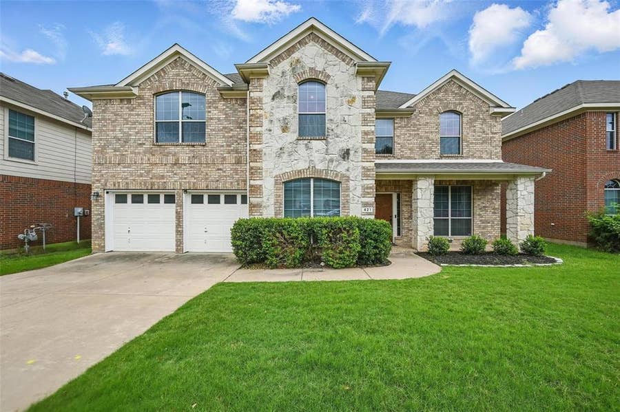 Property photo for 421 Roundrock Lane, Fort Worth, TX