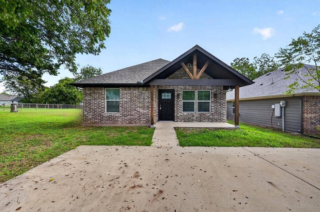 307 N Colbert Avenue, Sherman, TX 75090