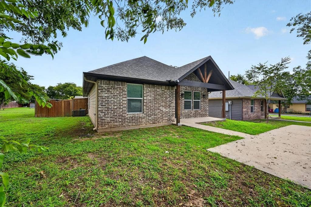 307 N Colbert Avenue, Sherman, TX 75090