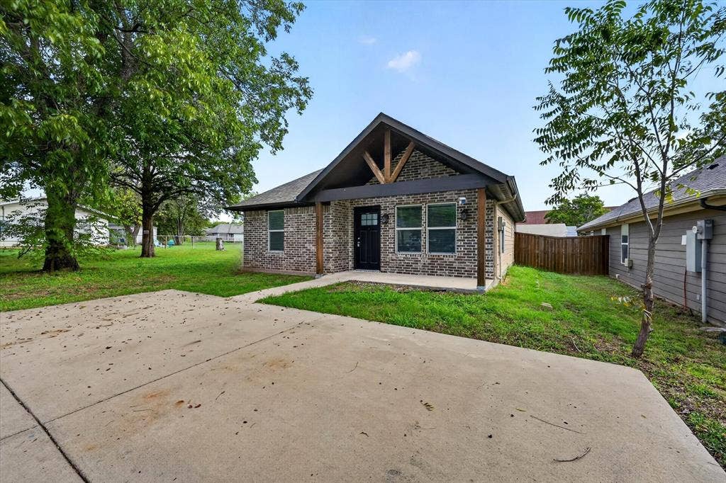 307 N Colbert Avenue, Sherman, TX 75090
