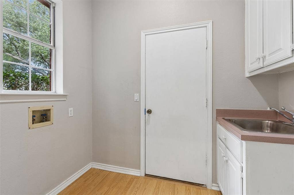Laundry with sink.  Located between kitchen and garage.
