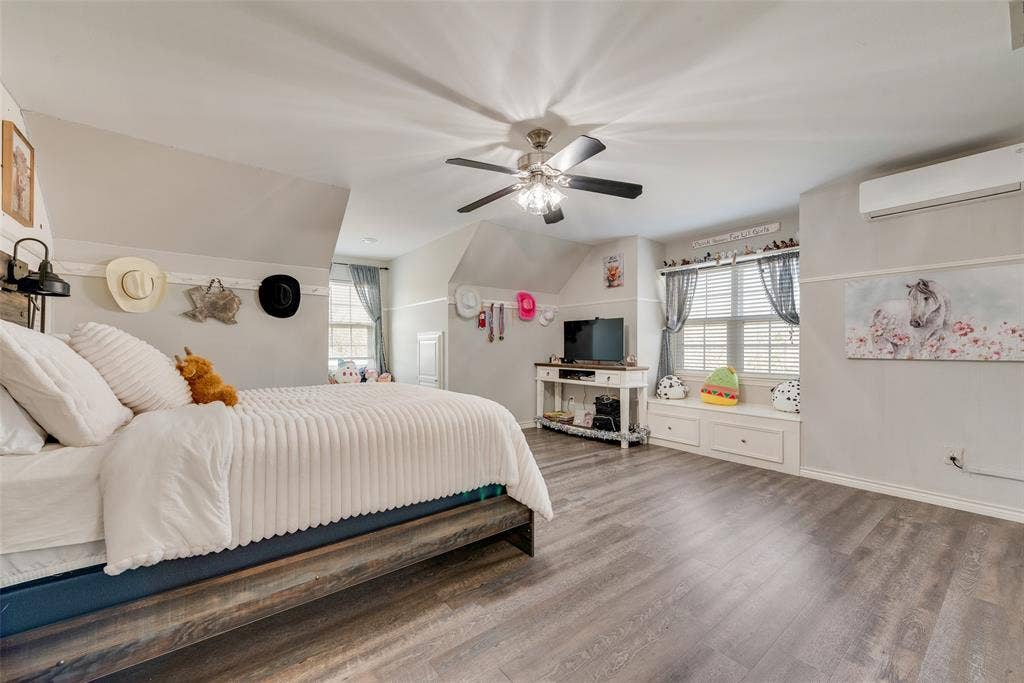 Another large bedroom upstairs, could be a 2nd master. Has it's own en-suite bathroom.