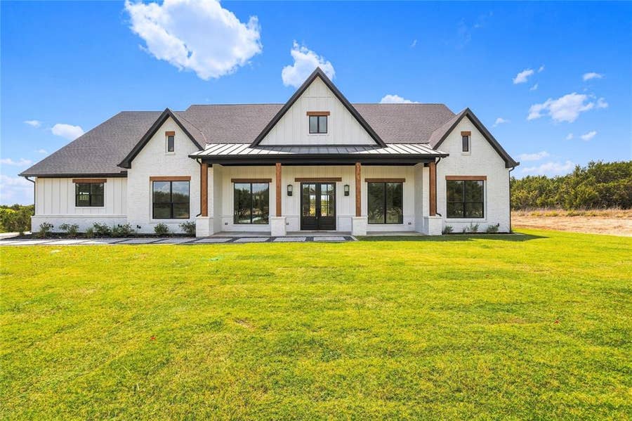 Property photo for 3111 Rio Grande Circle, Cresson, TX