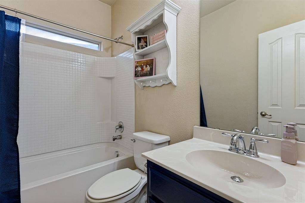 10909 Hawks Landing Road, Fort Worth, TX 76052