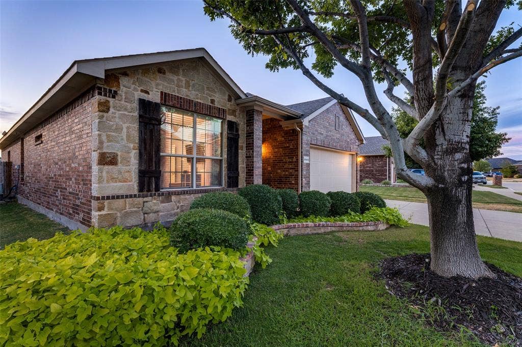 10909 Hawks Landing Road, Fort Worth, TX 76052
