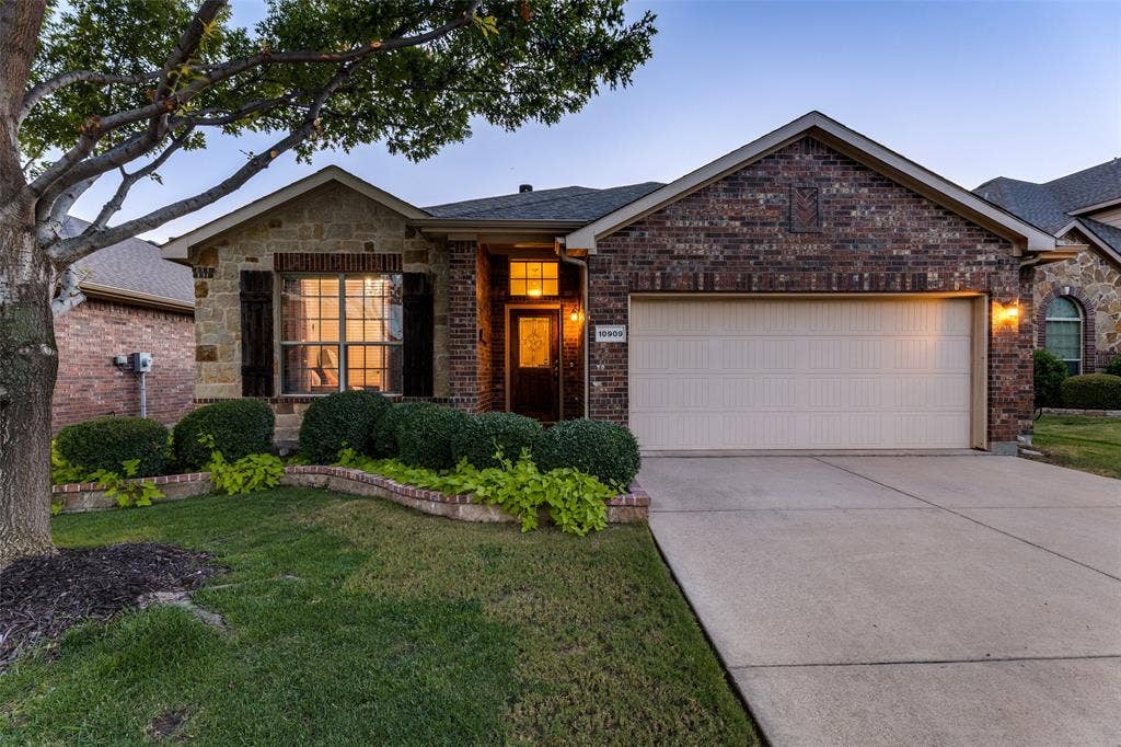 10909 Hawks Landing Road, Fort Worth, TX 76052