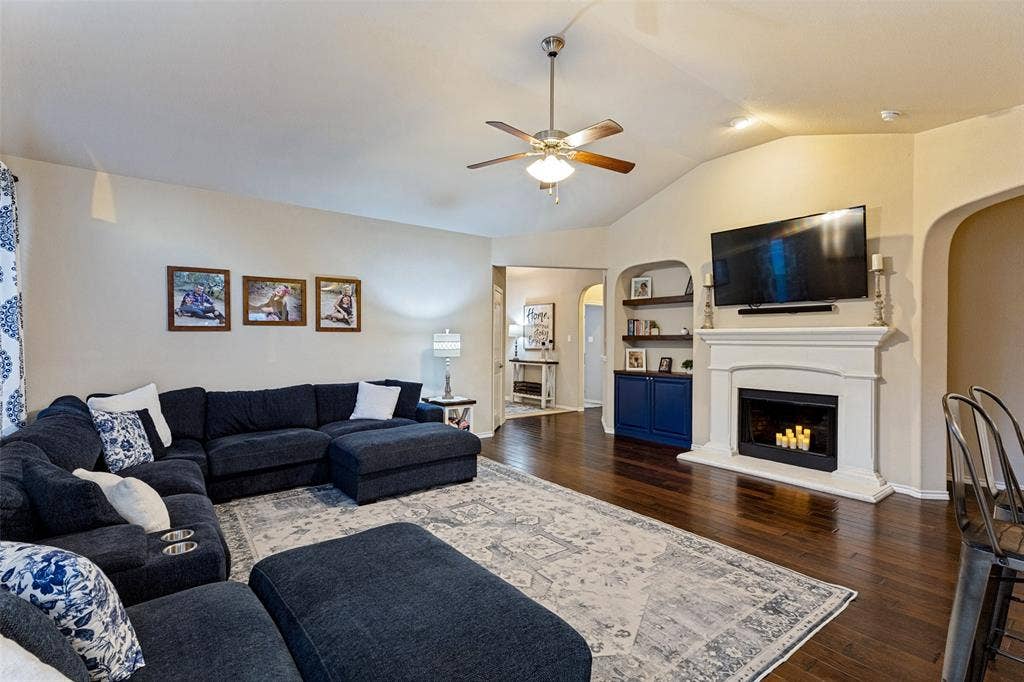 10909 Hawks Landing Road, Fort Worth, TX 76052