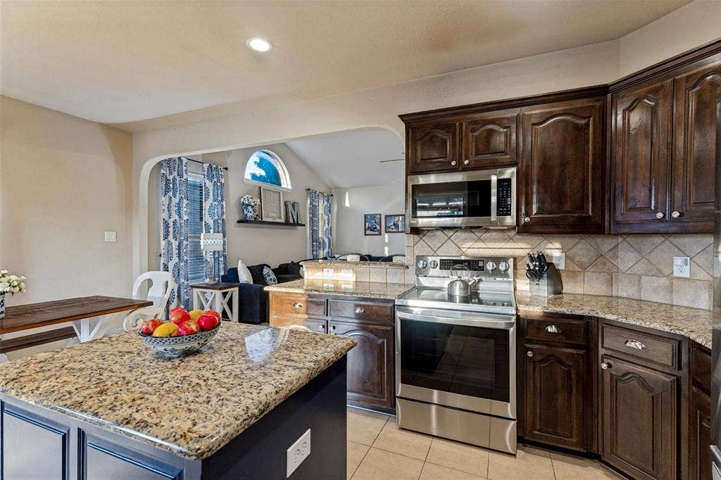 10909 Hawks Landing Road, Fort Worth, TX 76052