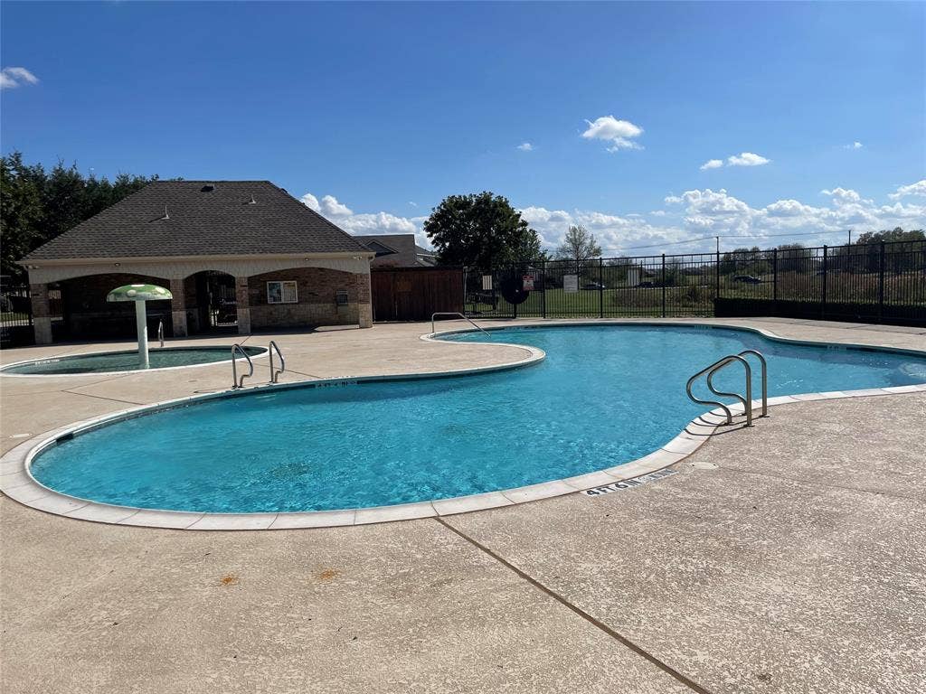 10909 Hawks Landing Road, Fort Worth, TX 76052