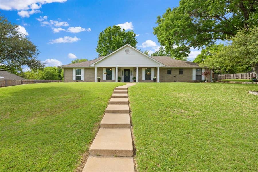 Property photo for 1814 Lakeridge Drive, Weatherford, TX