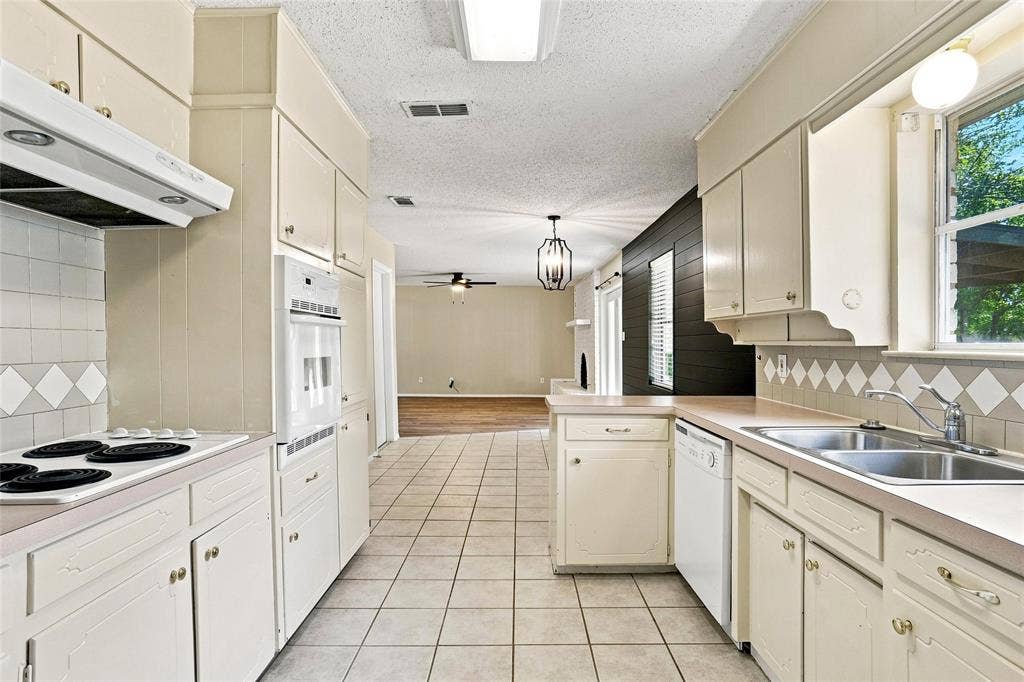 509 Hillside Road, Colleyville, TX 76034